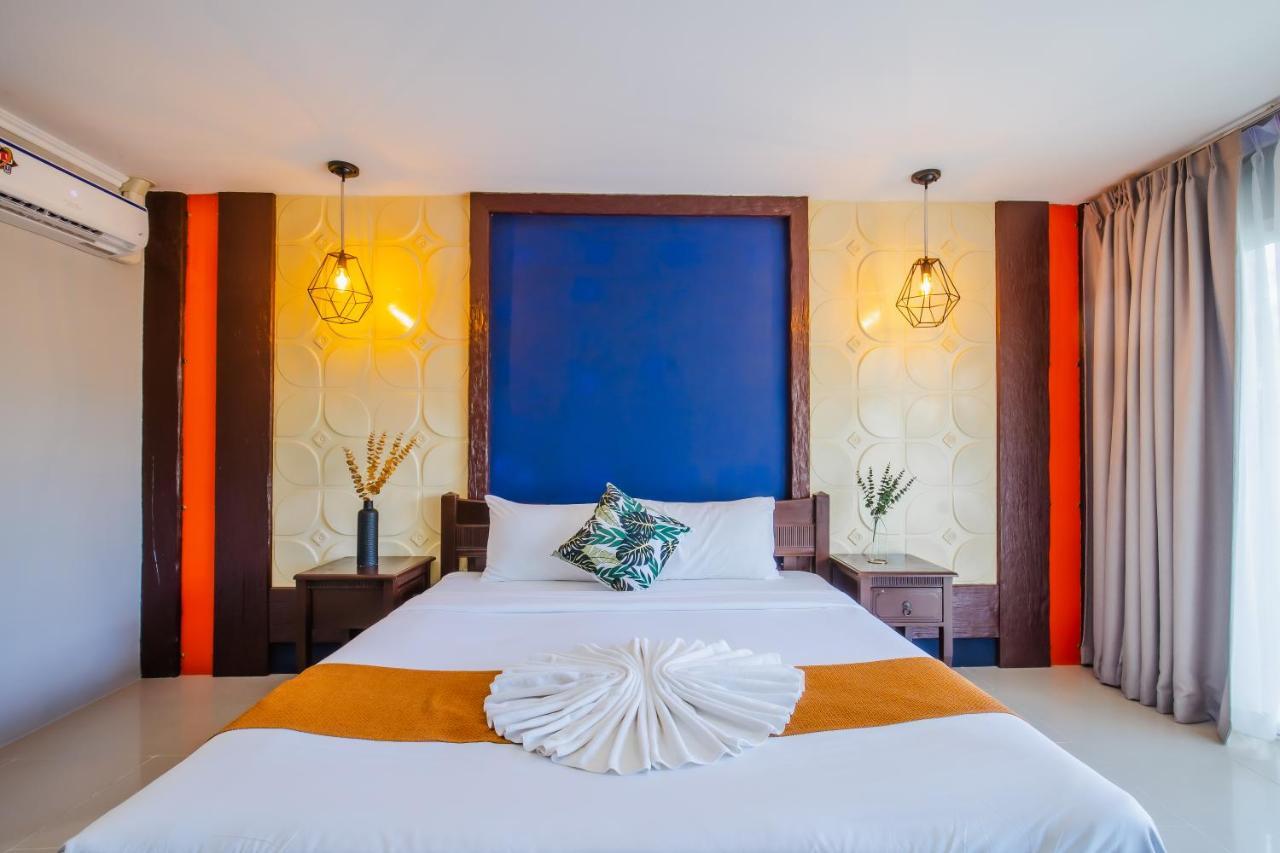Time Out Hotel Patong Экстерьер фото