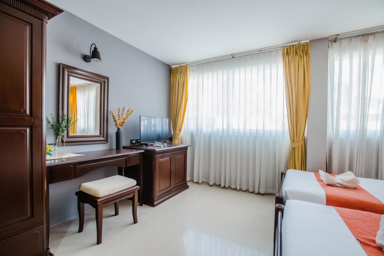 Time Out Hotel Patong Экстерьер фото